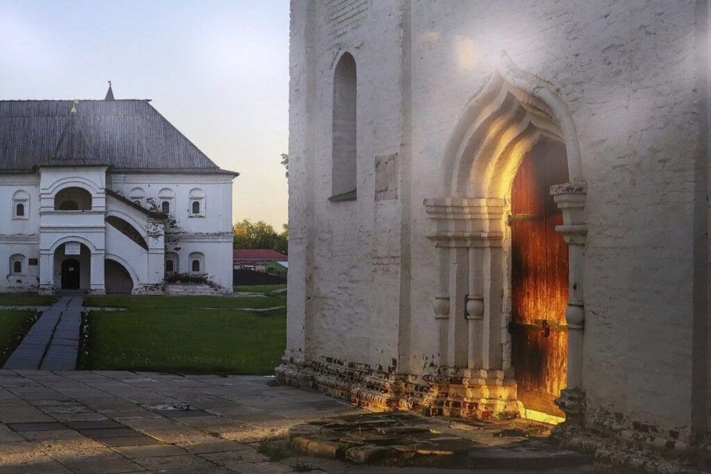 Выставка митрополита Марка «Светопись, славящая Бога» открылась в Рязани