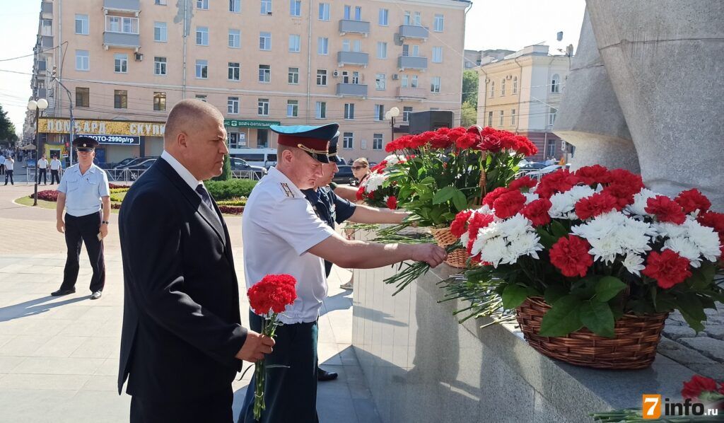 В Рязани возложили цветы в честь 79-й годовщины победы в Курской битве