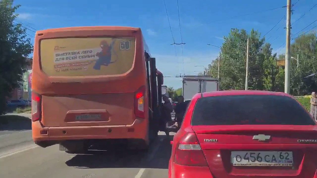 Полиция проверит рязанского маршрутчика, высадившего пассажиров посреди дороги