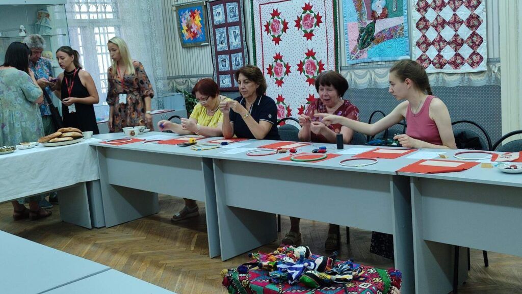 Рязанцев познакомили с узбекской вышивкой «каштачилик»