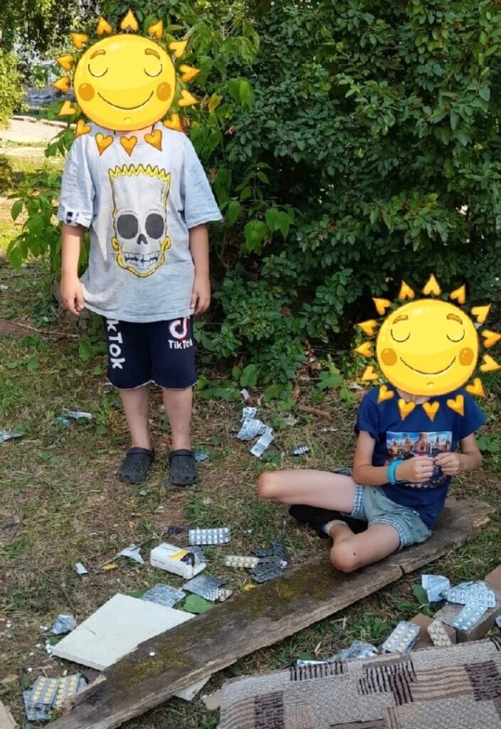 В Рязани заметили детей, которые ели выброшенные таблетки