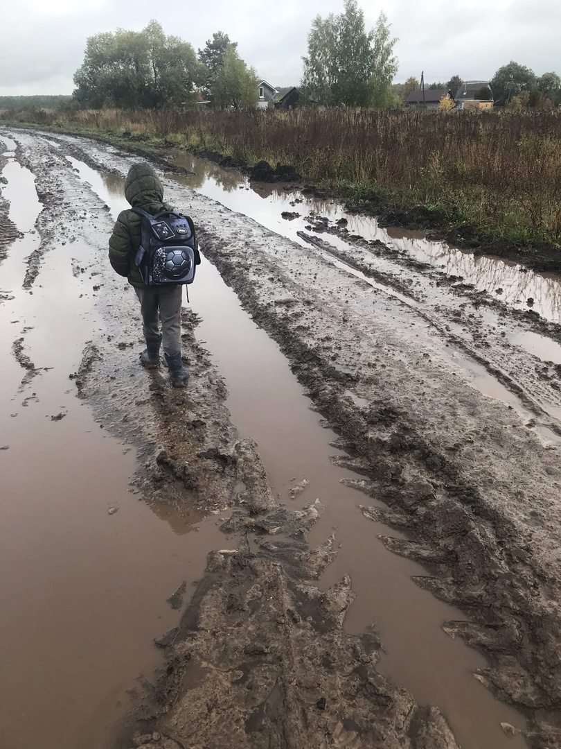 Под Рязанью школьнику приходится ежедневно добираться до школы 4 км по бездорожью