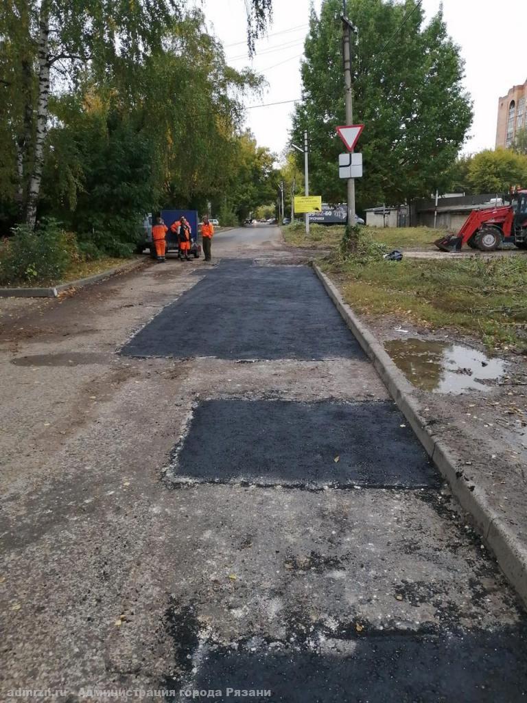 Дирекция благоустройства Рязани 27 сентября отремонтировала свыше 150 квадратных метров дорог Дирекция благоустройства Рязани 27 сентября отремонтировала свыше 150 квадратных метров дорог Сегодня планируется отсыпать гранулятом участок на улице Быстрецкой.
