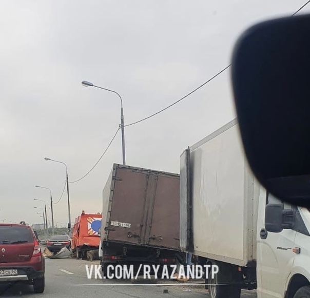 В утреннем ДТП на Северной окружной пострадал пассажир ГАЗели