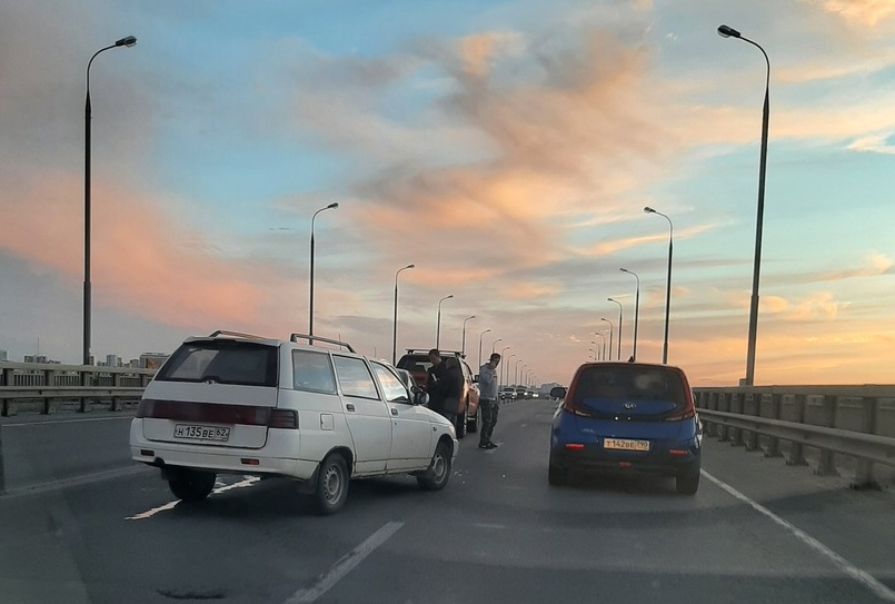 Из-за массовой аварии на Солотчинском мосту в Рязани собралась 5-километровая пробка