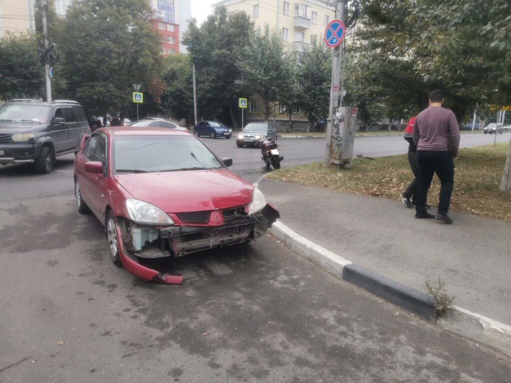 В центре Рязани в ДТП пострадал 19-летний мотоциклист В центре Рязани в ДТП пострадал 19-летний мотоциклист На улице Циолковского столкнулись Mitsubishi Lancer и мотоцикл Honda.