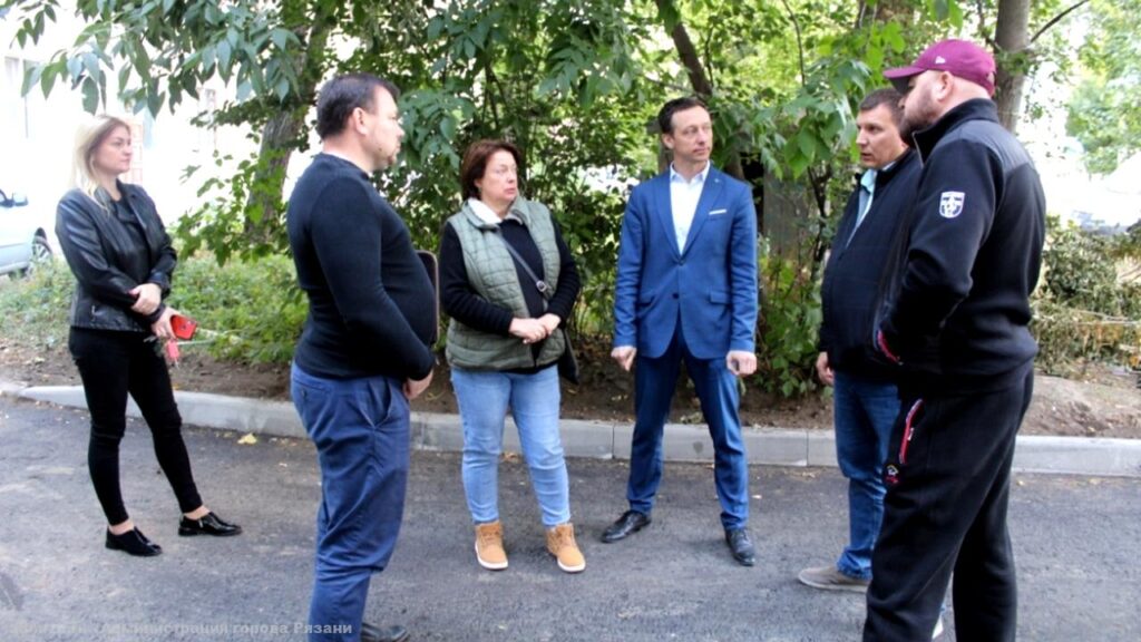 В Рязани комиссия провела приемку дворовых территорий на улицах Великанова, Октябрьской и Бронной