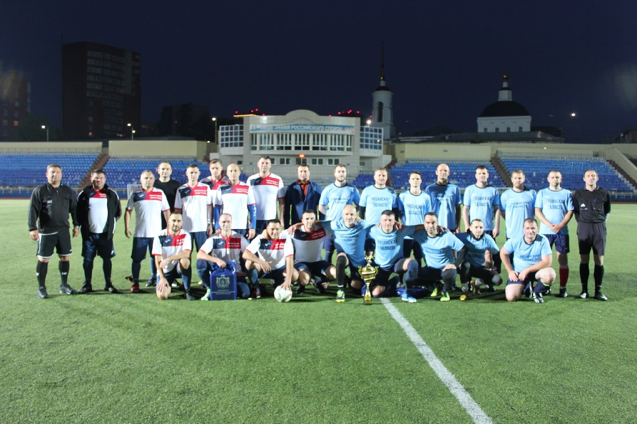 В Рязани сыграли в футбол команды правительства и администрации города