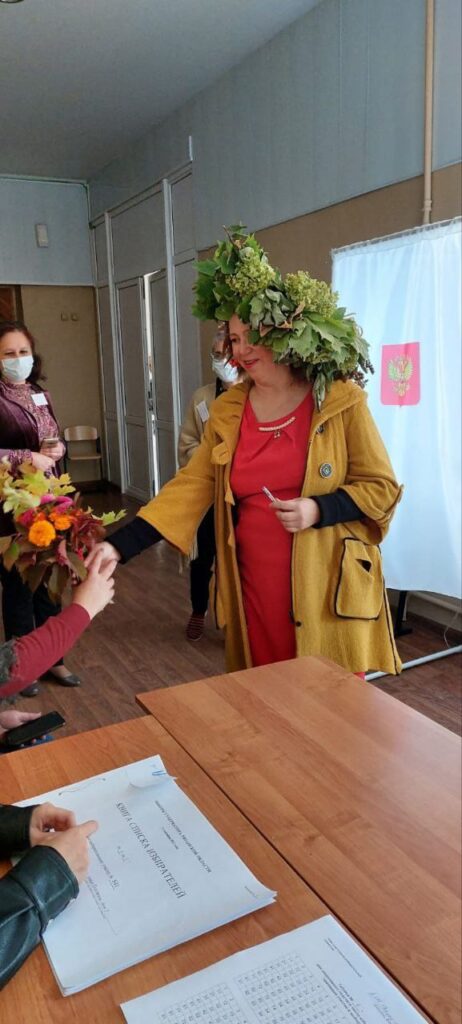 Некоторые избиратели в Рязанской области пришли проголосовать в необычных костюмах