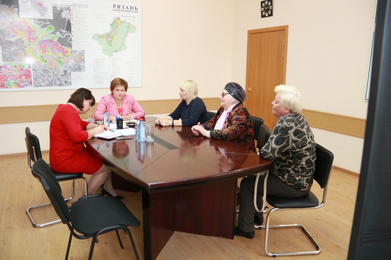 На личном приёме граждан рязанцы жаловались Елене Сорокиной на ржавую воду и состояние дорог