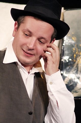 Актёр Сергей Николаев скоропостижно скончался в 46 лет Актёр Сергей Николаев скоропостижно скончался в 46 лет В театре «Комедианты» Николаев работал с 1999 года. Также на его счету множество ролей в сериалах.
