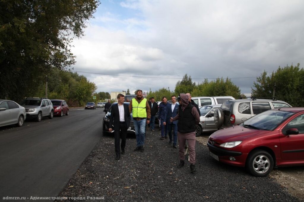В Рязани прошла приёмка автодороги по проезду Шабулина На дороге отремонтировали тротуары и проезжую часть и установили бортовой камень.