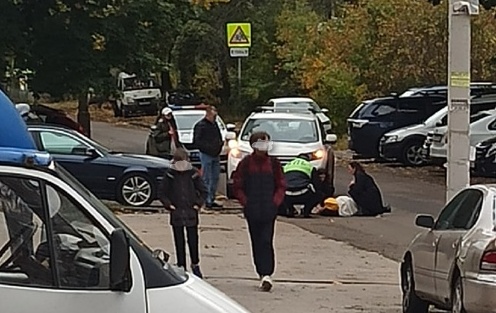 На улице Стройкова в Рязани автомобиль сбил 13-летнего подростка