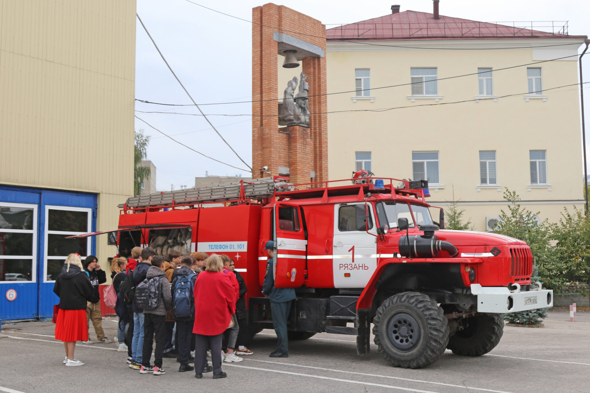 Рязанские школьники побывали в гостях у пожарных