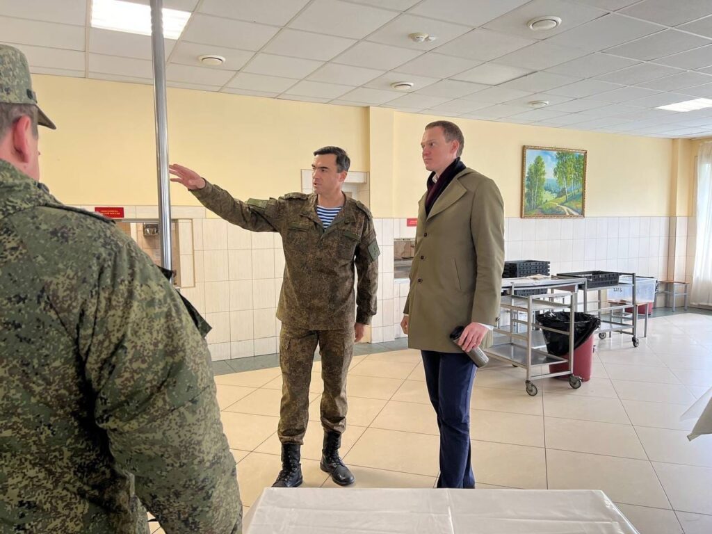 Губернатор Малков посетил учебный центр, где проходят подготовку мобилизованные рязанцы