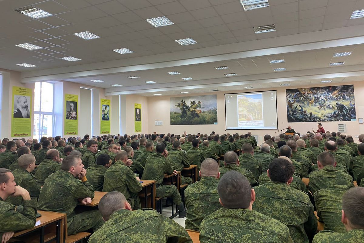 Магистр игры «Что? Где? Когда?» Максим Поташёв посетил учебный центр в  Сельцах | 08.10.2022 | Рязань - БезФормата