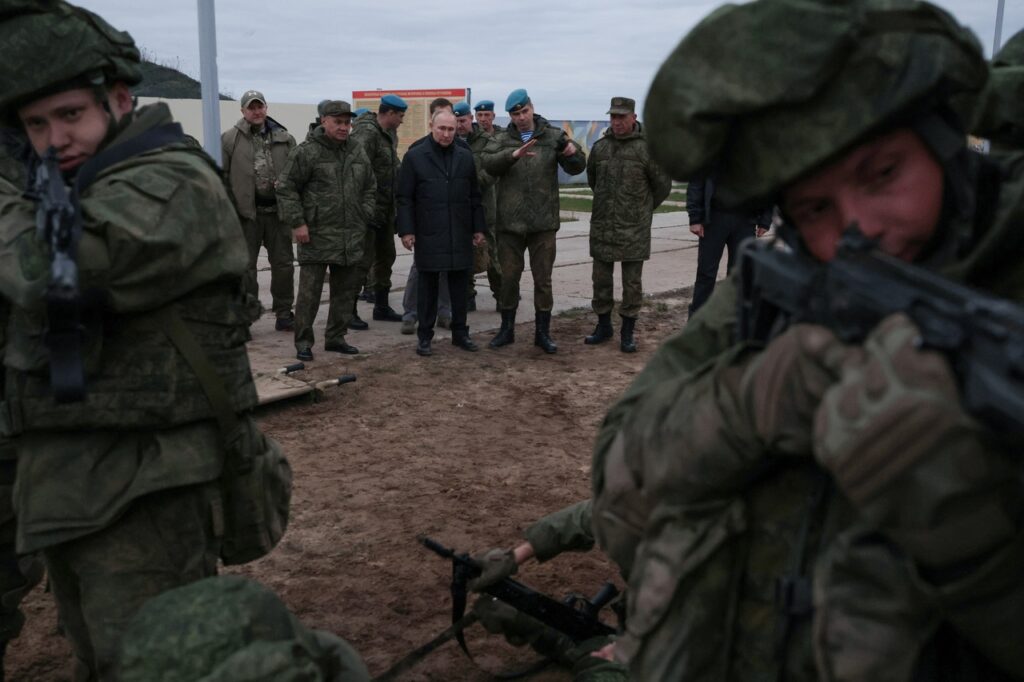 Фоторепортаж о визите Владимира Путина на полигон в Рязанскую область Фоторепортаж о визите Владимира Путина на полигон в Рязанскую область Министерство обороны РФ опубликовало фотографии, сделанные во время визита главы государства.