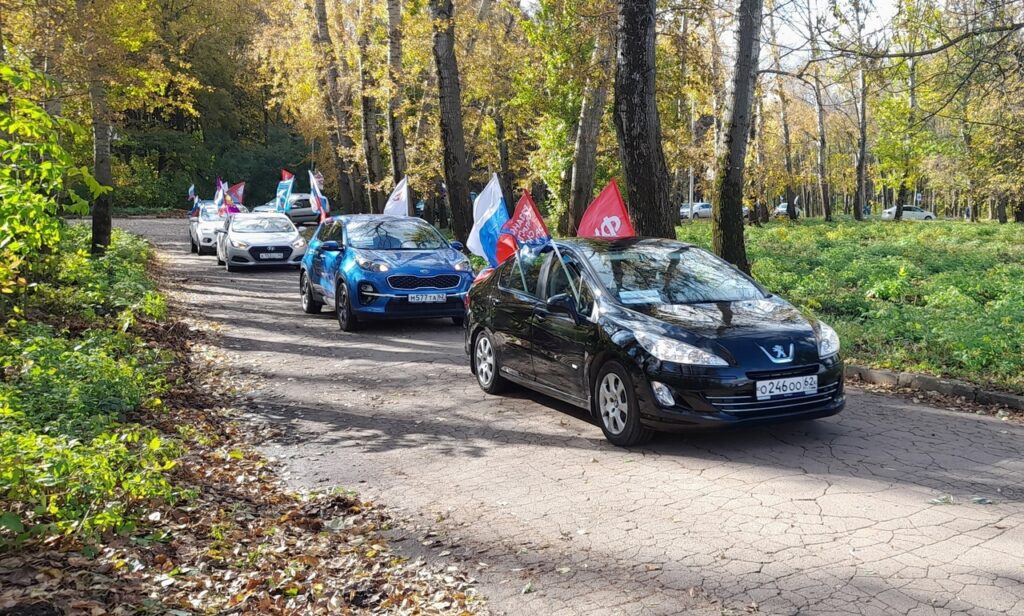 Автопробег, посвящённый Всемирному дню действий «За достойный труд!» прошёл в Рязани Автомобили с флагами Российской Федерации, Рязанского областного союза организаций профсоюзов и отраслевых профсоюзов проехали по улицам Рязани от Мемориального парка до пристани в Лесопарке.
