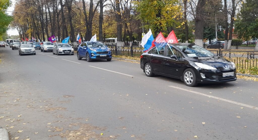 Автопробег, посвящённый Всемирному дню действий «За достойный труд!» прошёл в Рязани Автомобили с флагами Российской Федерации, Рязанского областного союза организаций профсоюзов и отраслевых профсоюзов проехали по улицам Рязани от Мемориального парка до пристани в Лесопарке.