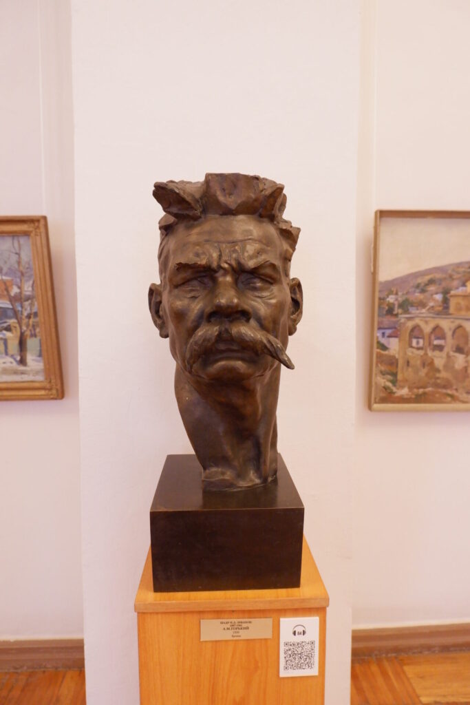 История  о скульптурном портрете Горького и одноимённом памятнике, стоящем в Москве