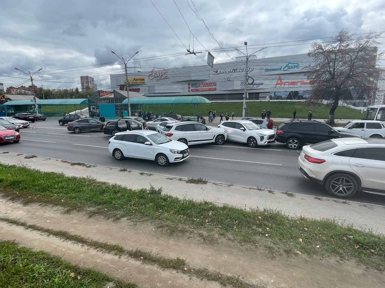 Появилось видео с места ДТП с участием семи машин на Московском шоссе |  13.10.2022 | Рязань - БезФормата