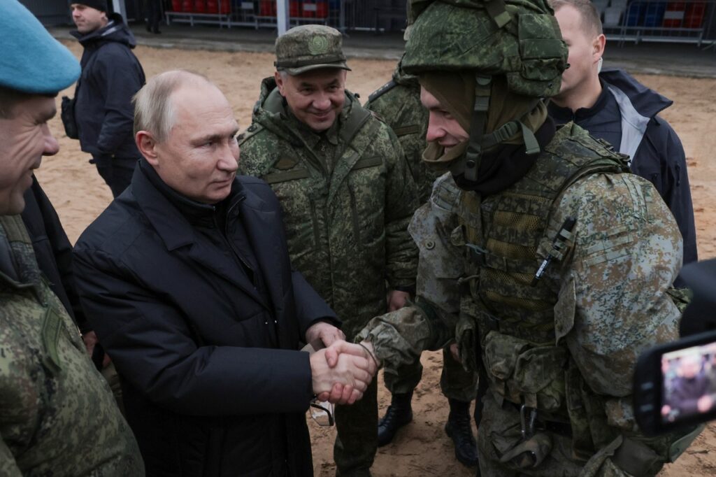 Фоторепортаж о визите Владимира Путина на полигон в Рязанскую область Фоторепортаж о визите Владимира Путина на полигон в Рязанскую область Министерство обороны РФ опубликовало фотографии, сделанные во время визита главы государства.