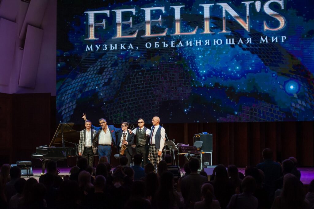 Рязанская группа Feelin’s подвела итоги филармонического тура по городам России Рязанская группа Feelin’s подвела итоги филармонического тура по городам России Музыканты выступили в своём международном составе — с итальянским вокалистом Борисом Саволделли, с которым сотрудничают с 2014 года.