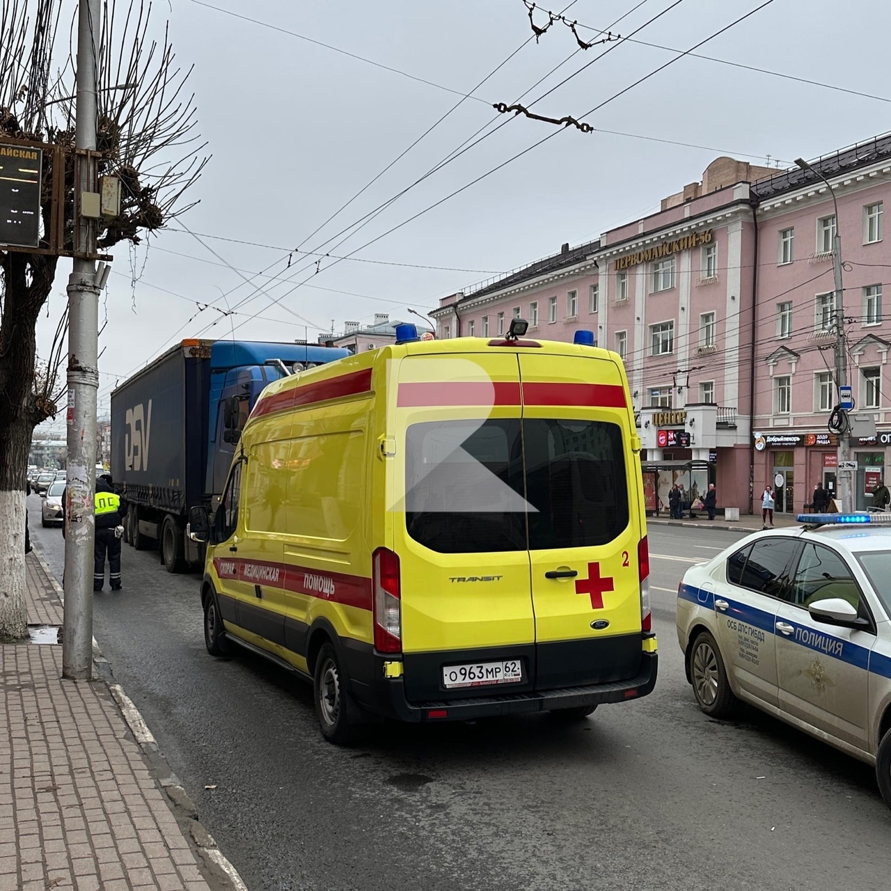 Установлена личность мужчины, сбитого фурой на Первомайском проспекте Рязани  | 28.10.2022 | Рязань - БезФормата