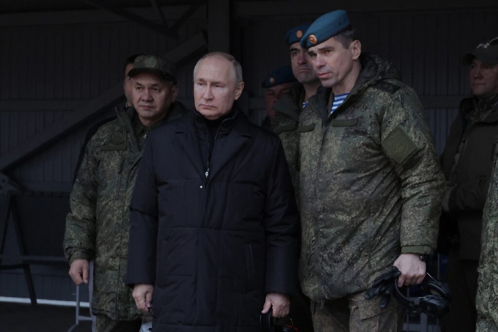 Фоторепортаж о визите Владимира Путина на полигон в Рязанскую область