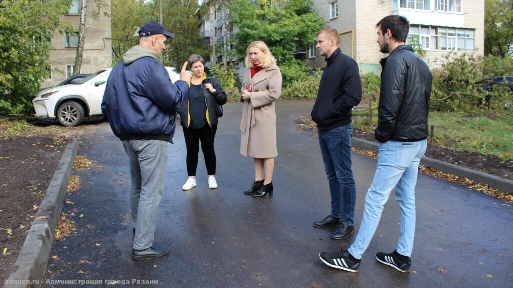 В Рязани прошла приёмка двух отремонтированных дворов В Рязани прошла приёмка двух отремонтированных дворов Работу подрядчиков проверяет комиссия, в состав которой входят представители управления и Дирекции благоустройства города, депутаты, общественники.