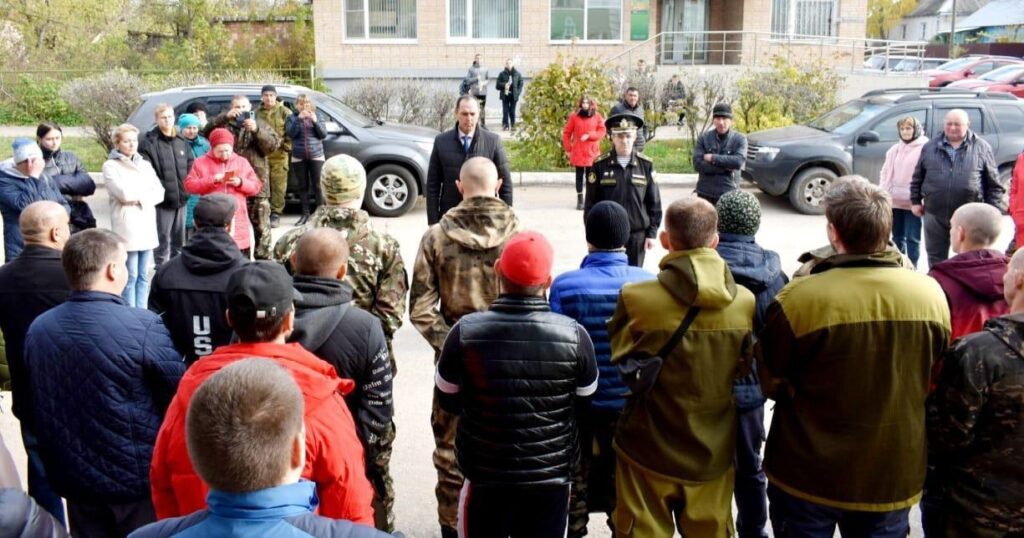 В учебный центр в Сельцах отправилась очередная группа мобилизованных из Пронска В учебный центр в Сельцах отправилась очередная группа мобилизованных из Пронска Под знаменитый марш "Прощание Славянки" ребята отправились в учебный центр под Рязанью.