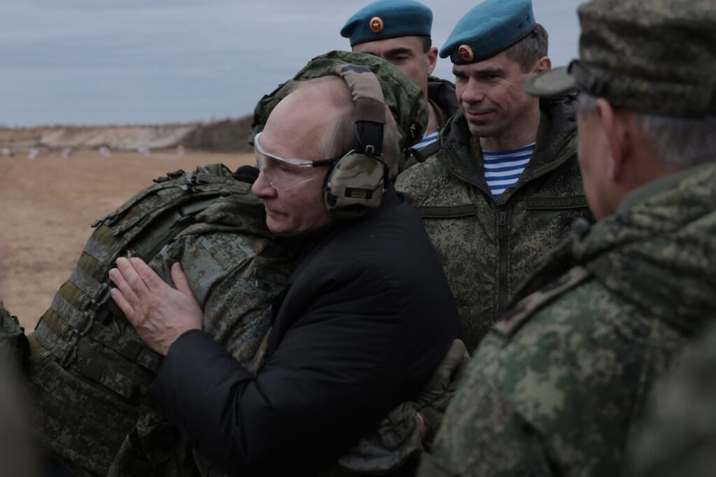 Фоторепортаж о визите Владимира Путина на полигон в Рязанскую область