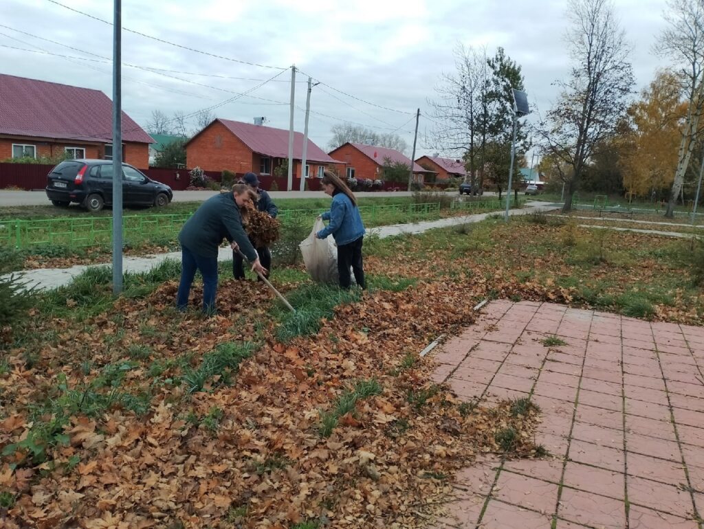 В Скопинском районе в рамках Российской экологической недели высадили молодые саженцы плодовых деревьев Ученики и преподаватели провели интерактивные лекции и экоуроки.
