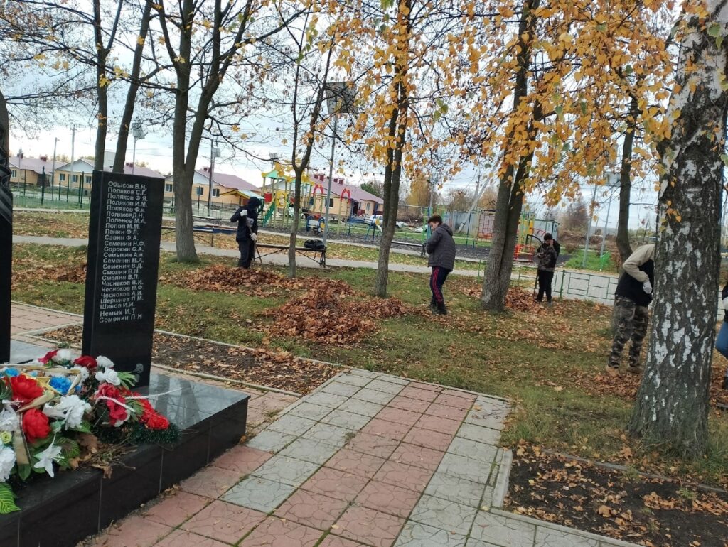 В Скопинском районе в рамках Российской экологической недели высадили молодые саженцы плодовых деревьев Ученики и преподаватели провели интерактивные лекции и экоуроки.