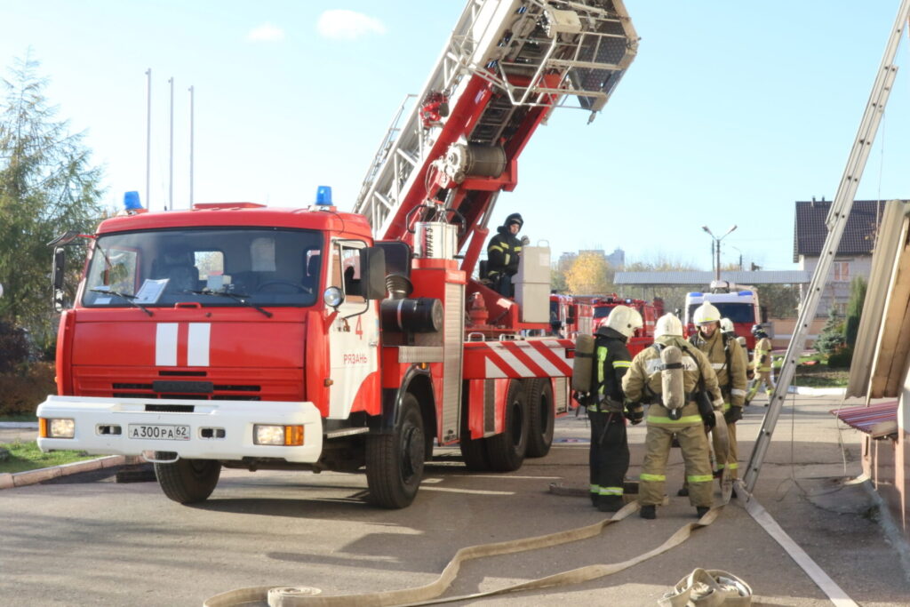 В Рязани прошло тренировочное пожарно-тактическое учение МЧС