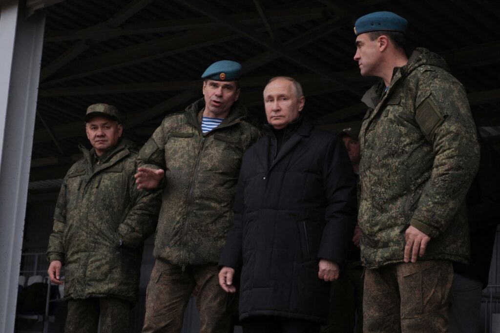 Фоторепортаж о визите Владимира Путина на полигон в Рязанскую область Фоторепортаж о визите Владимира Путина на полигон в Рязанскую область Министерство обороны РФ опубликовало фотографии, сделанные во время визита главы государства.