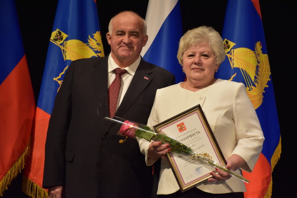 В День народного единства губернатор вручил костромичам государственные и областные награды