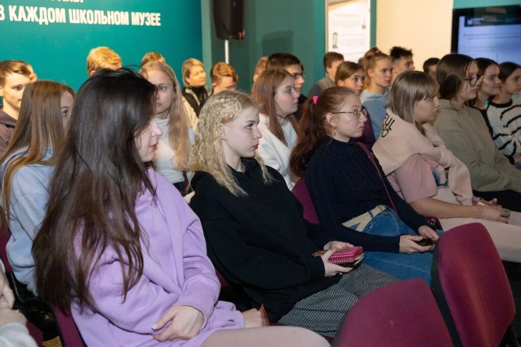 Учителя и ученики двух школ Рязани провели уроки мужества в музее Победы на Поклонной горе