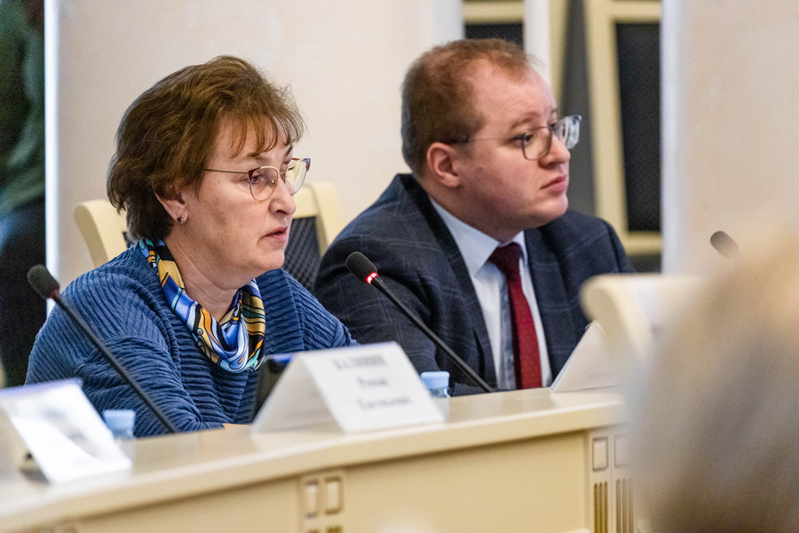 Вопросы кадров в сфере здравоохранения и образования обсудили в Рязанской областной Думе