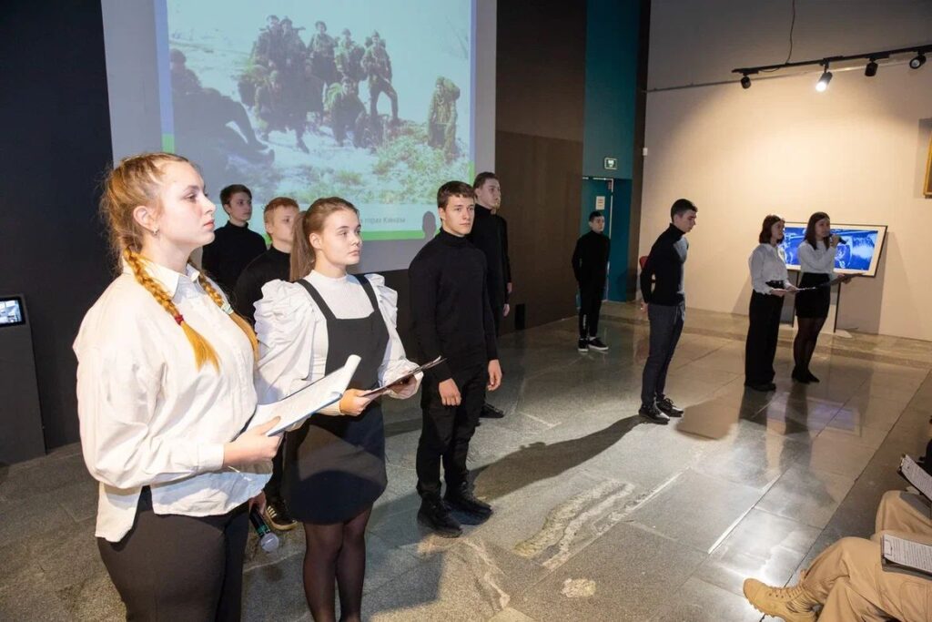 Учителя и ученики двух школ Рязани провели уроки мужества в музее Победы на Поклонной горе