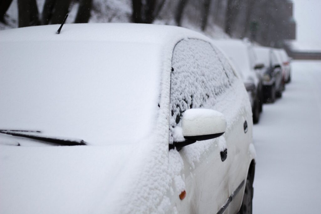 Как правильно хранить автомобиль зимой под открытым небом?