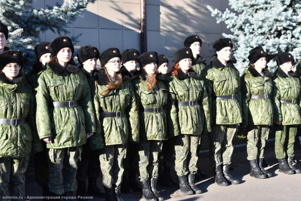 104 года со дня формирования — в Рязанском десантном училище прошли торжественные мероприятия