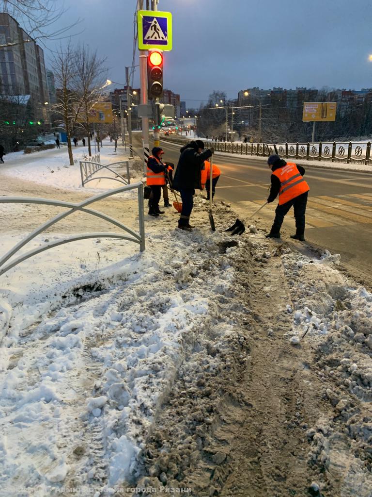 Минувшей ночью с улиц Рязани вывезли 318 кубометров снега