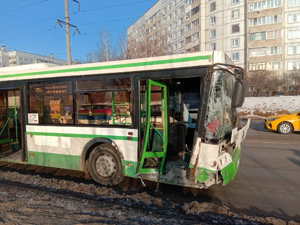 ГИБДД прокомментировала ДТП с автобусом № 17 в рязанском микрорайоне Канищево