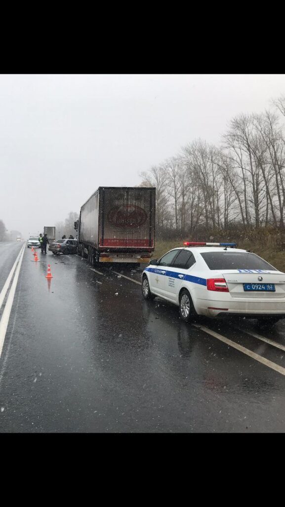 Два человека погибли при столкновении грузовика и легковушки в Шиловском районе Рязанской области