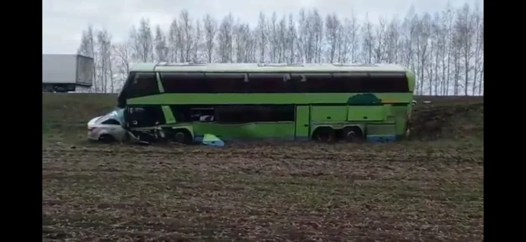 В Рязанской области столкнулись пассажирский автобус и легковушка, погибли 3 человека