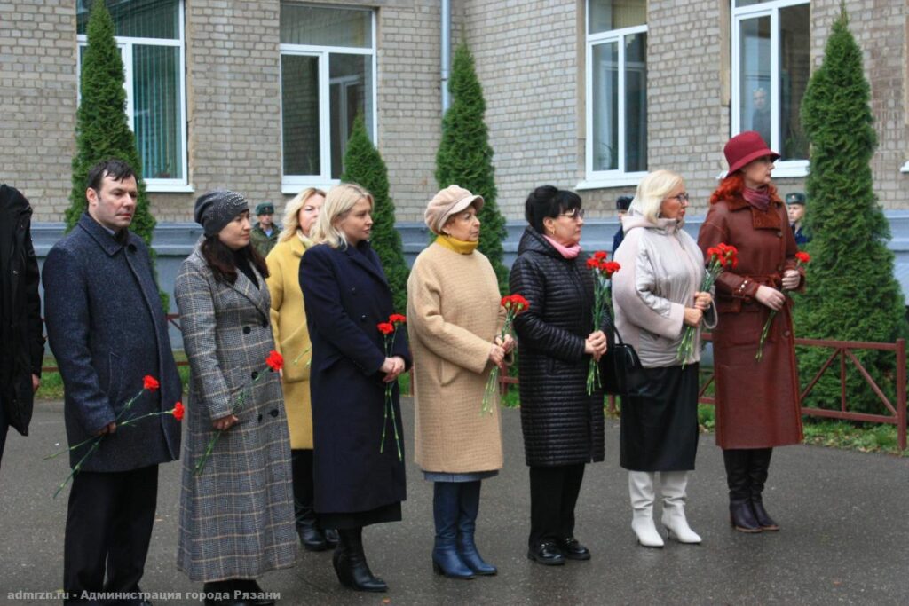 В Рязани открыли мемориальную доску лейтенанту Ризатдинову, погибшему во время СВО