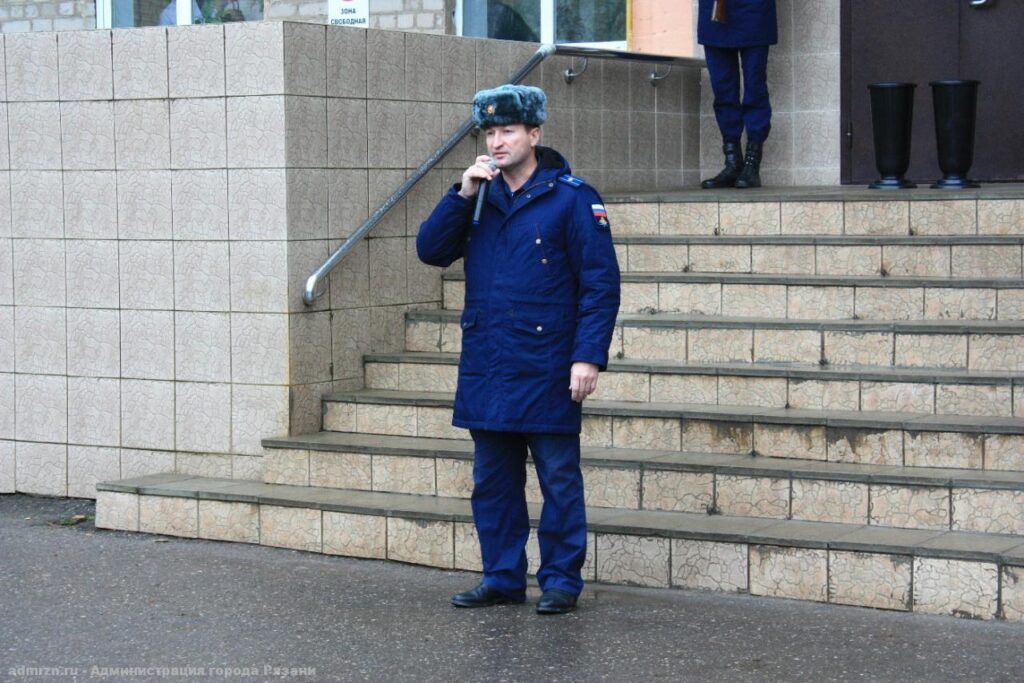 В Рязани открыли мемориальную доску лейтенанту Ризатдинову, погибшему во время СВО