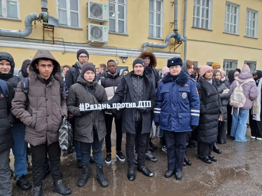 В Рязани прошёл митинг «Мы – против ДТП!» для школьников и студентов