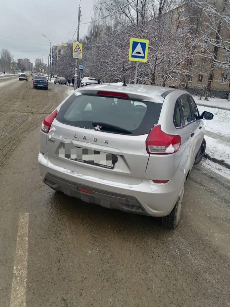 Автомобиль сбил женщину с ребёнком на улице Черновицкой в Рязани